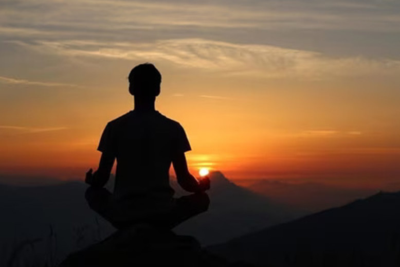 How can I  manage my time more efficiently using mindfulness?